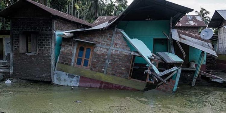 Hindistan'da 47 günde şiddetli yağış nedeniyle 102 kişi hayatını kaybetti