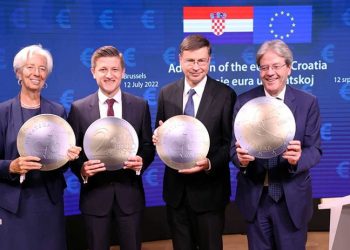 Hırvatistan resmen Euro Bölgesi'ne katıldı, euroyu kabul eden 20'nci üye oldu