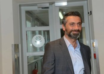 Hizmet gönüllülerine ‘haşhaşi’ diyen Ahmet Koç, uyuşturucu kullanmak ve bulundurmaktan yargı önünde
