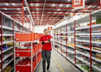 Hollanda'da Bill Gates'in desteklediği 'sürdürülebilir süpermarket' yandı, sosyal medyada komplo teorileri yayıldı