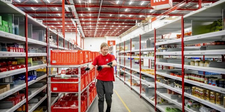 Hollanda'da Bill Gates'in desteklediği 'sürdürülebilir süpermarket' yandı, sosyal medyada komplo teorileri yayıldı