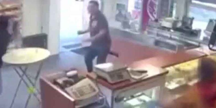 Hollanda'da satırlı hırsızı toz beziyle kovalayan Latife Peker: Ben de nasıl yaptığımı anlayamadım