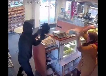 Hollanda’da üç çocuk annesi Latipe Peker, satırlı soyguncuyu toz beziyle kovaladı