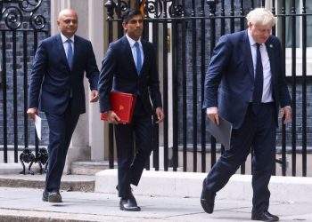 Hükümetteki krizi yazan İngiliz basını: Kabinede omurgalı kişiler varmış, Johnson'ın sonu yaklaştı