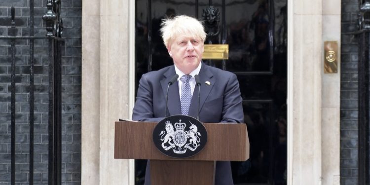 Hükümetteki 'taciz' skandalında yalan söylediği ortaya çıkan Britanya Başbakanı Boris Johnson,  "Siyasette kimse vazgeçilmez değildir" diyerek istifa etti!