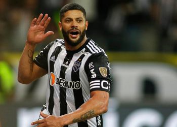 Hulk'un zor gecesi: Maçta 6 kilo verdi, uçağı kaçırdı