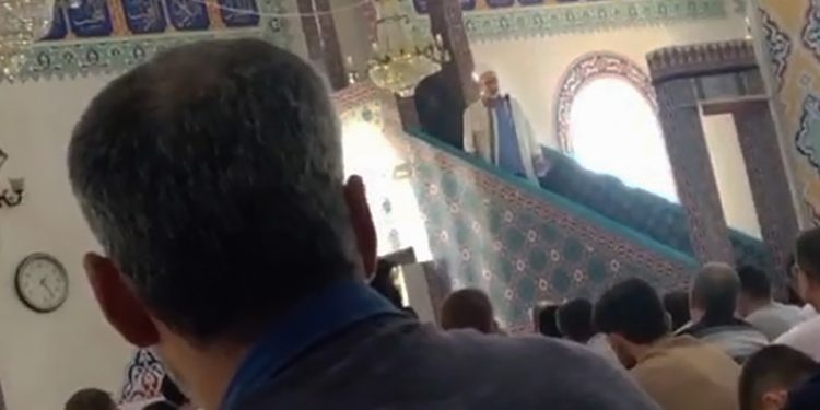 Hutbede ‘doktorları öldürmez misin sen? diyen imama tepki yağdı