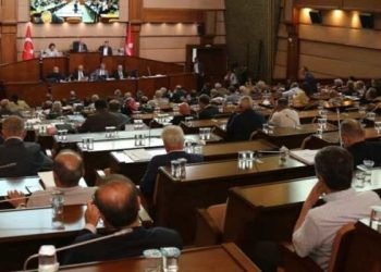 İBB, İEET ve 13 ilçe yıl sonunu getiremedi, ek bütçe aldı