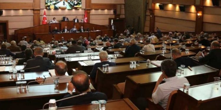 İBB, İEET ve 13 ilçe yıl sonunu getiremedi, ek bütçe aldı