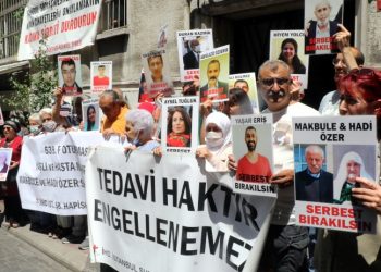 İHD: Cezaevinde tutulan 80 yaşındaki Özer çifti nefes almakta zorlanıyor