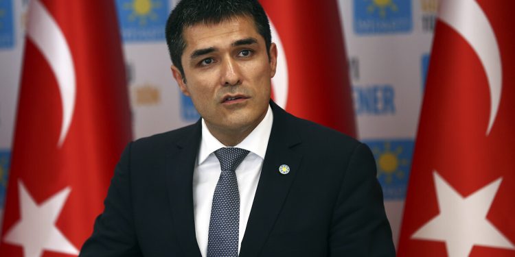 İYİ Partili Buğra: Hekimlerimizi vandallara ve iktidara yedirmeyeceğiz
