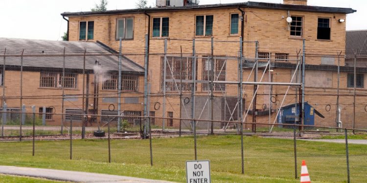 İki tutuklu kadını hamile bıraktığı iddia edilen kadın trans mahkûm, başka bir cezaevine götürüldü