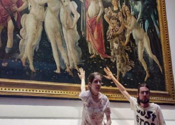 İklim aktivistleri, kendilerini 650 yıllık Botticelli tablosuna yapıştırdı!
