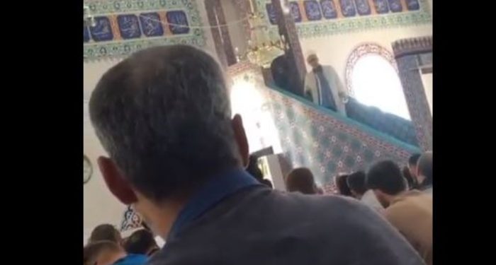 İmam hutbede doktorları suçladı: Sen olsan öldürmez misin?