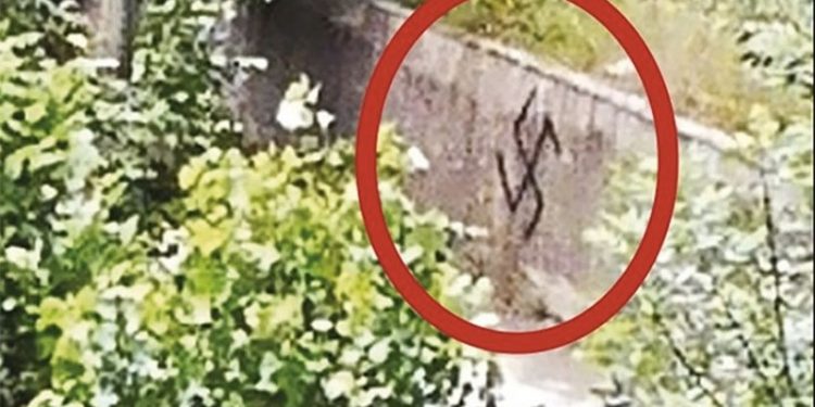 İmamoğlu’nun aile mezarlığına gamalı haç işareti çizen kişiler yakalandı