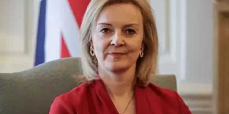 İngiltere Dışişleri Bakanı Liz Truss da Muhafazakar Parti liderliği için adaylığını açıkladı