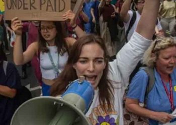 İngiltere’de arka arkaya grevler: İşçilerin talepleri neler?