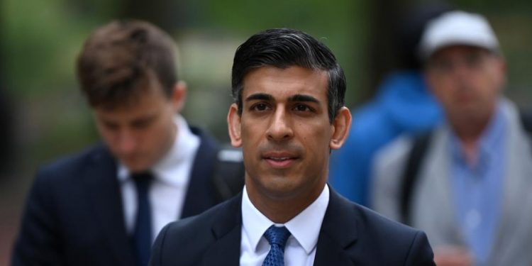 İngiltere'de yeni Muhafazakar Parti lideri ve başbakanlık seçimlerinde aday sayısı 4'e düştü