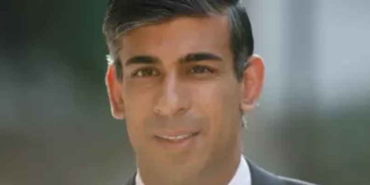 İngiltere'de yeni başbakanı belirleyecek üçüncü oylamayı yine Sunak önde tamamladı