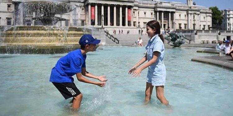 İngiltere,ülke tarihinin en yüksek sıcaklığını gördü