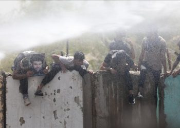 Irak'ta Sadr destekçileri yine Yeşil Bölge'yi bastı, meclis binasına girdi