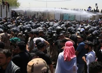 Irak'ta Şii lider Sadr destekçileri yeniden meclis binasını bastı