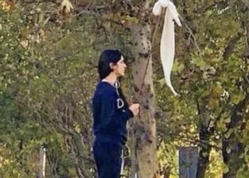 İran'da başörtüsü protestoları nasıl başladı, kadınlar ne diyor?