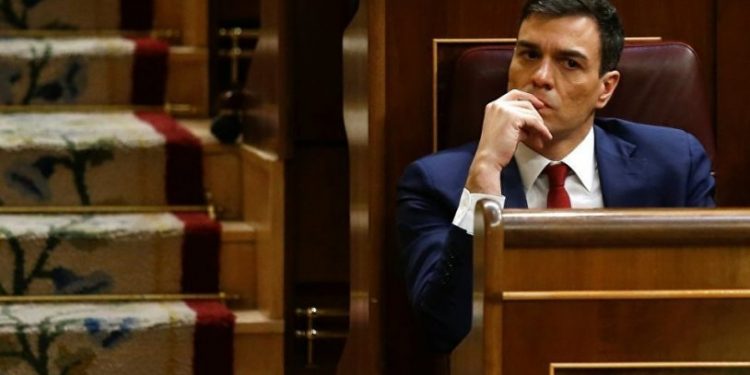 İspanya'da çalışanlar enerji tasarrufu için kravat takmayacak