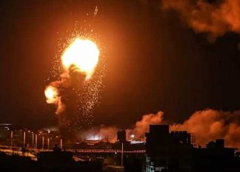 İsrail, roket saldırısının ardından Hamas'a ait iki noktayı vurdu