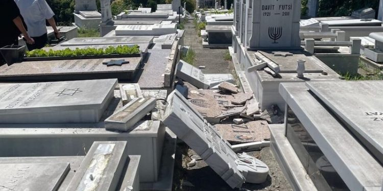 İstanbul Dostları Platformu'ndan mezarlık saldırısına tepki: Çocuklar azmettirildiyse durum çok vahim