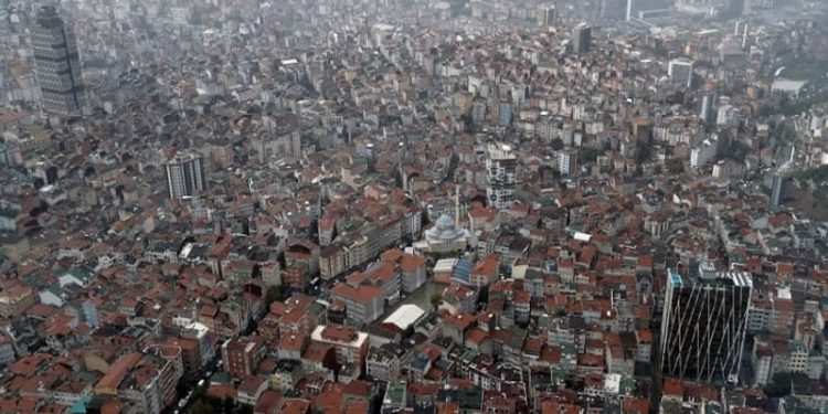 'İstanbul'da en az 3 milyon 200 bin kişi kirasını ödeyemiyor'