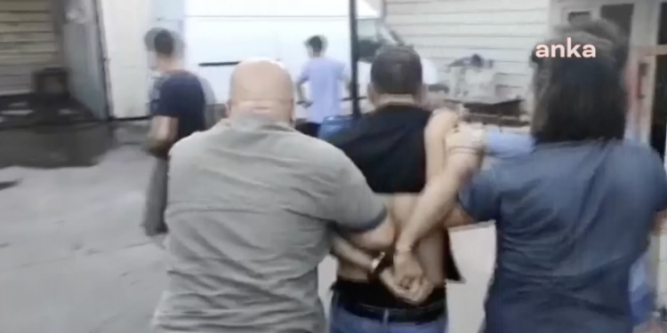 İstanbul'da sahte alkol operasyonu: 1 ton 300 litre ele geçirildi