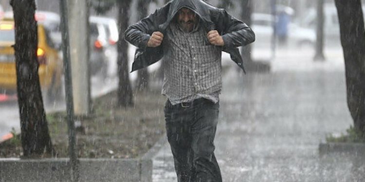 İstanbul'da ve Ankara'da yarın sağanak yağış bekleniyor