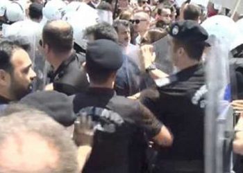 İstanbul'daki sağlık çalışanları eylemine polis müdahale etti