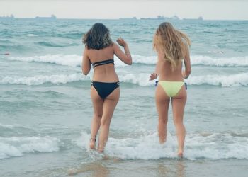 İtalya Sorrento'da, plajlar dışında bikinili ve üstü çıplak dolaşanlar 500 euro ceza ödeyecek