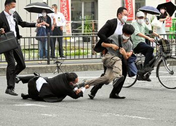 Japon polisi Şinzo Abe'nin öldürülmesinde güvenlik açığı olduğunu kabul etti