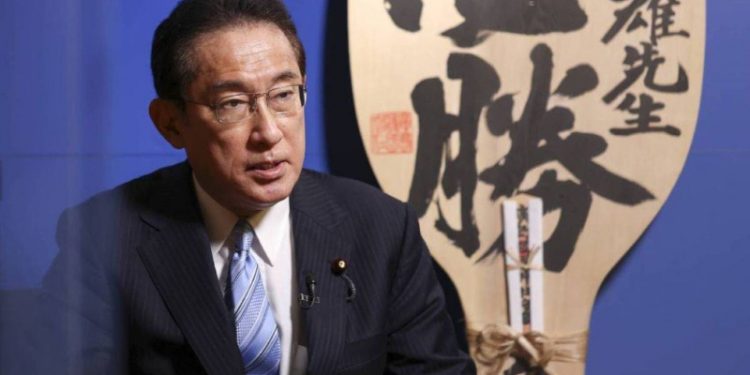 Japonya'da seçimi öldürülen eski başbakan Şinzo Abe'nin partisi kazandı