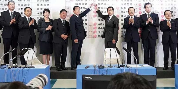 Japonya'da seçimleri Şinzo Abe'nin partisi kazandı