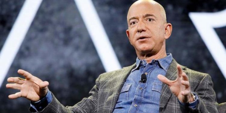 Jeff Bezos'tan Biden'a 'benzinci' eleştirisi: ABD'de petrol fiyatlarıyla ilgili tartışma sürüyor