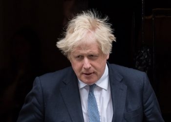 Johnson g&ouml;revine tutunurken Britanya h&uuml;k&ucirc;metinde istifalar 53'e &ccedil;ıktı!