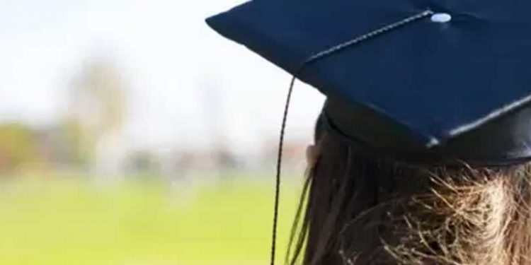 KYK borçları tartışması: Borçlu gençler ne istiyor, siyaset nasıl tepki veriyor?