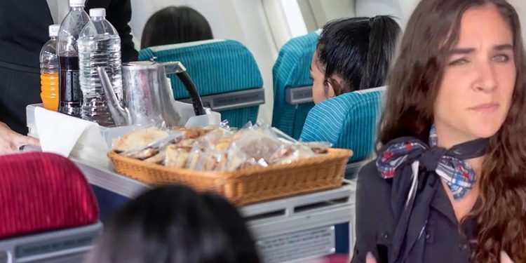 Kabin görevlisinden itiraf: Mecbur kalmadıkça uçakta asla çay veya kahve içmeyin