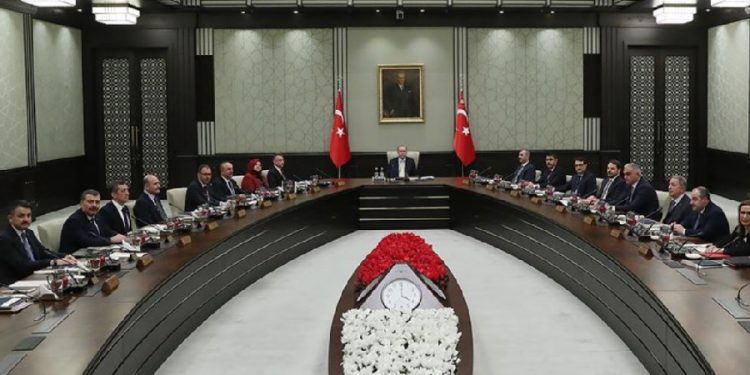 Kabinenin en başarısız bakanı Nureddin Nebati oldu