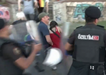 Kadınlardan, tacizci polis amirinin soruşturulması için kampanya