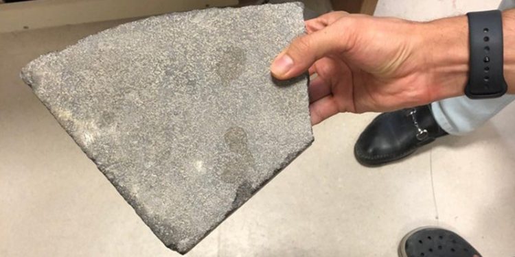 Kaldırım taşıyla doktora saldırmaya çalışan kişi serbest bırakıldı