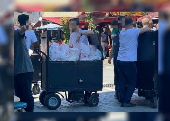 Kapalı&ccedil;arşı'da kasa kasa dolar taşındı