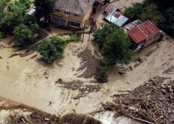 Kastamonu'da ge&ccedil;en yıl selde yıkılan cami aynı yere yapılınca yine yıkıldı