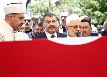 Katledilen doktor Karakaya’nın cenazesinde Sağlık Bakanı Koca’ya tepki