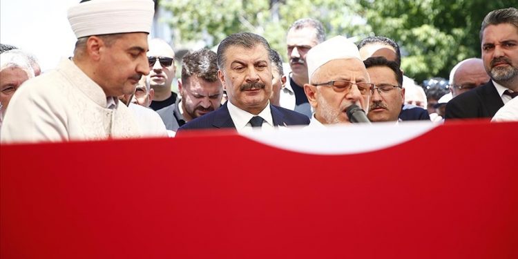 Katledilen doktor Karakaya’nın cenazesinde Sağlık Bakanı Koca’ya tepki