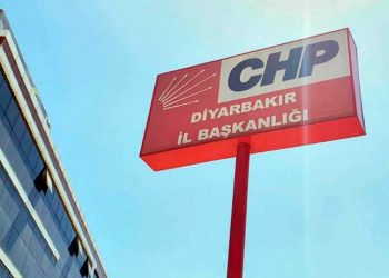 Kayyım heyeti, polis eşliğinde CHP Diyarbakır İl Örgütü’ne girdi